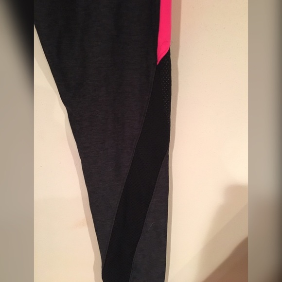 SOLD Victoria's Secret athletic yoga leggings