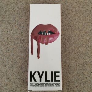 Kylie matte liquid lipstick & lip liner Maliboo