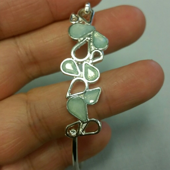 Mint Green Bracelet - Picture 3 of 4