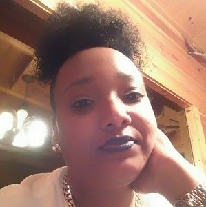 Meet your Posher, Mia