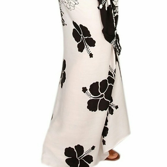 Beach Wrap Color Black/White