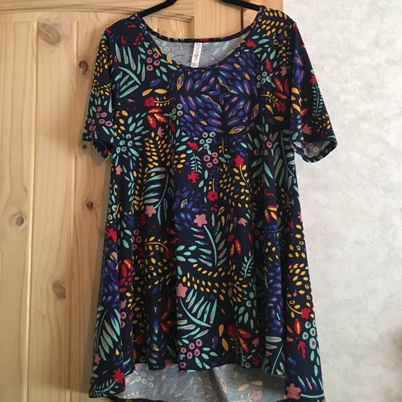 LuLaRoe medium perfect t!!