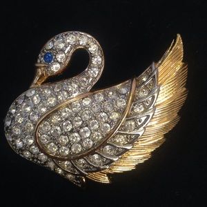 Vintage rhinestone swan pin/brooch by Park Lane
