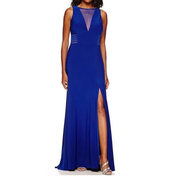 💙Gorgeous Sleeveless Sheer-Inset V-Neck Gown💙