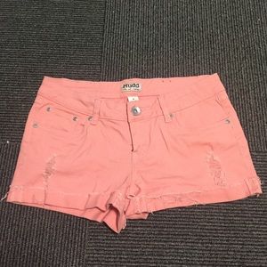 peach colored jean shorts !!