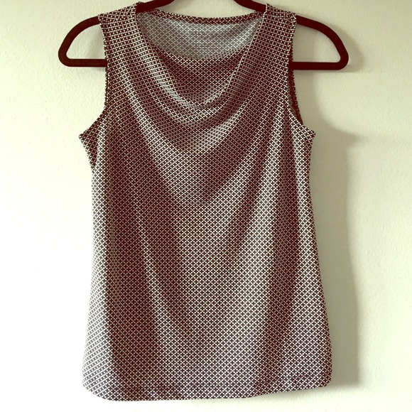 Sleeveless monochrome blouse