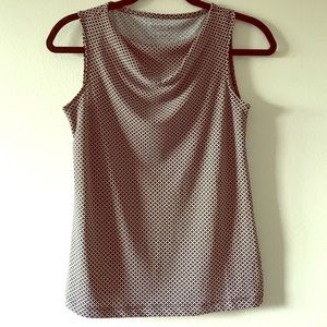 Sleeveless monochrome blouse