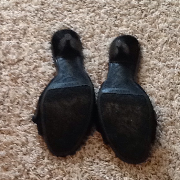 Shoes - Picture 3 of 4