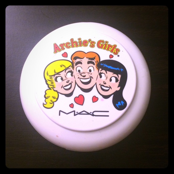 Mac Archies girls