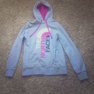medium north face sweatshirt