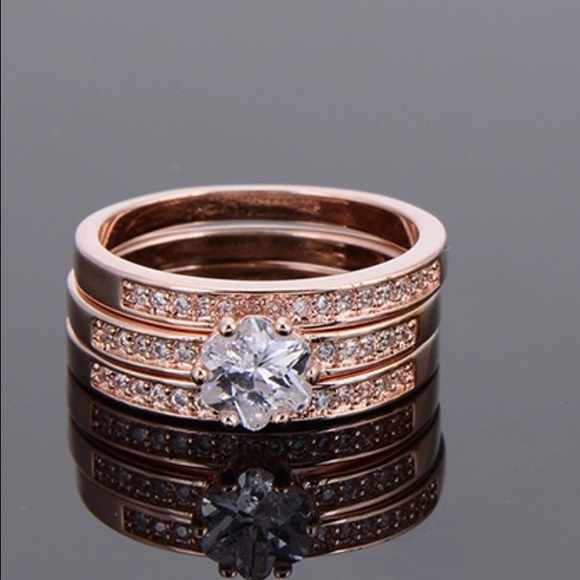 Round Rose Gold Engagement Wedding Ring Set - Picture 1 of 4