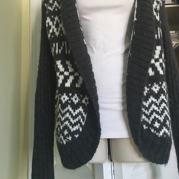 Grey and white wool Aztec cardigan - Picture 2 of 3