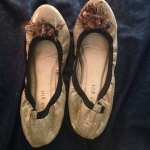 gold elastic flats