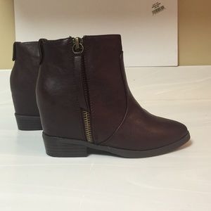 Forever 21 hidden wedge booties sz 7.5