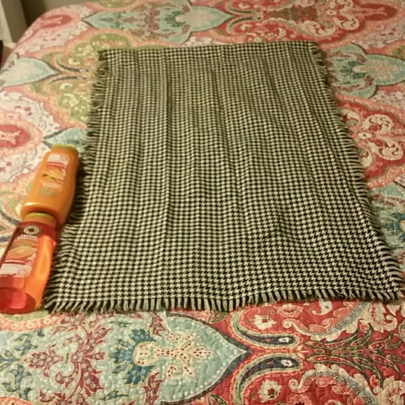 Merona hounds tooth blanket scarf. Gorgeous - Picture 2 of 4
