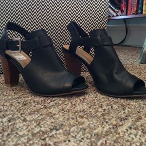 Fioni black peep toe heels