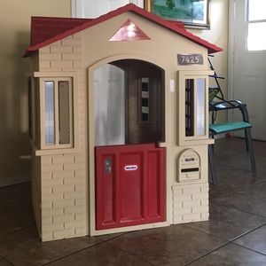 Playhouse 👨‍👩‍👧