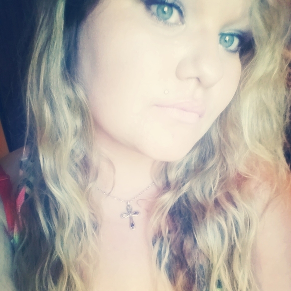 Meet your Posher, Karlee - Picture 1 of 1