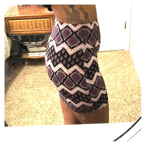 Beautiful patterned high waisted mini skirt