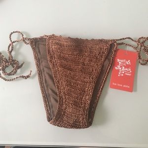 Beauty and the beach bottom