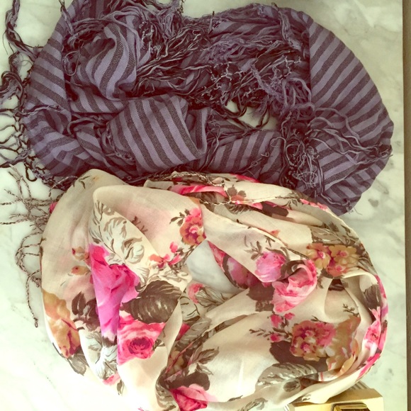 🎯SOLD🎯 Scarf bundle
