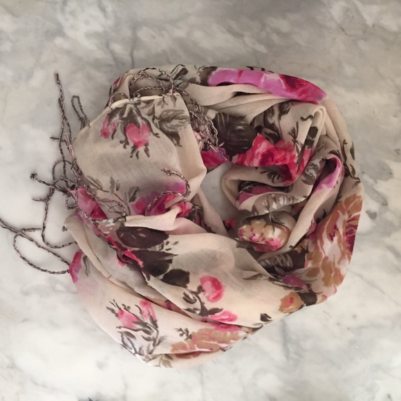 🎯SOLD🎯 Scarf bundle - Picture 2 of 3