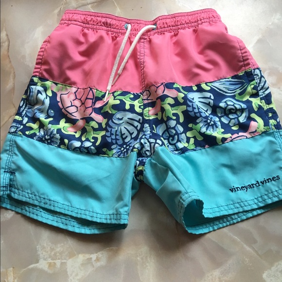 BOYS SIZE 5 VINEYARD VINES SWIM SHORTS