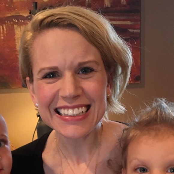 Meet your Posher, Laura - Picture 2 of 2