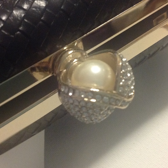 Clutch - Picture 3 of 3