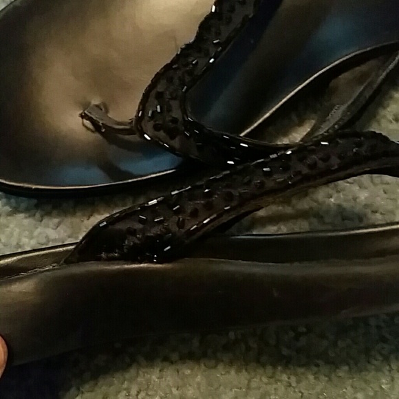 Kenneth Cole Reaction black sequined flip flops - Picture 3 of 4