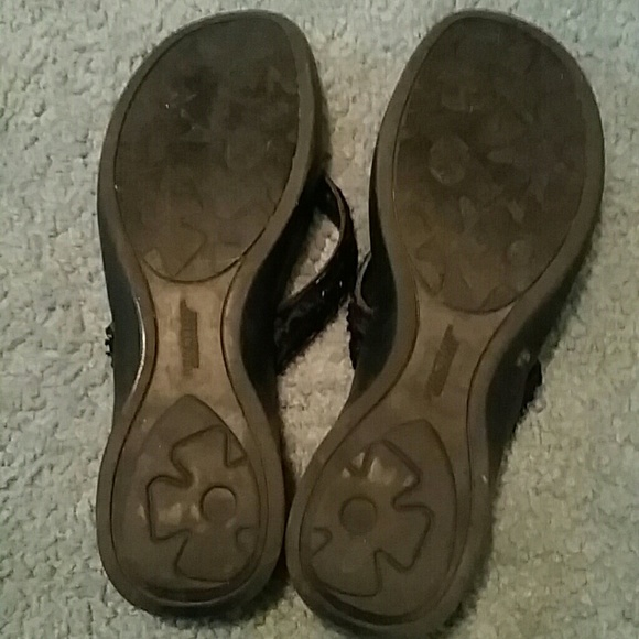 Kenneth Cole Reaction black sequined flip flops - Picture 4 of 4