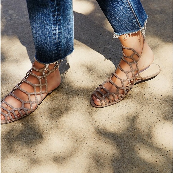 ⚡️FLASH SALE⚡️Schutz Cosmo Sandal - Picture 1 of 4