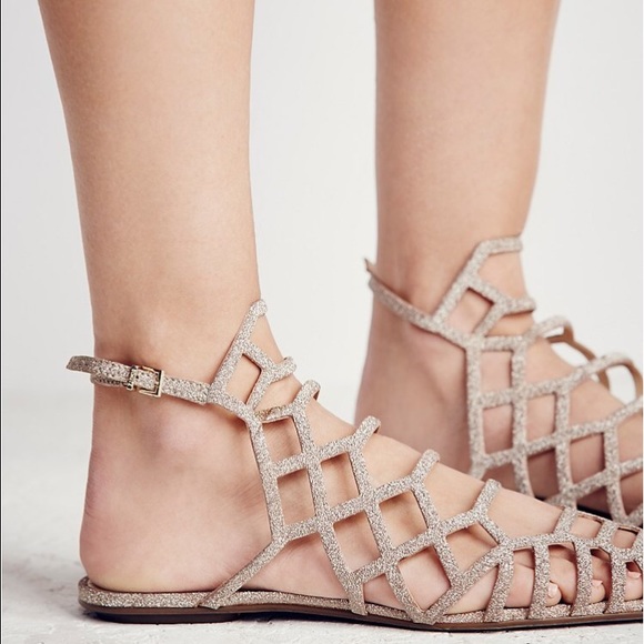 ⚡️FLASH SALE⚡️Schutz Cosmo Sandal - Picture 3 of 4