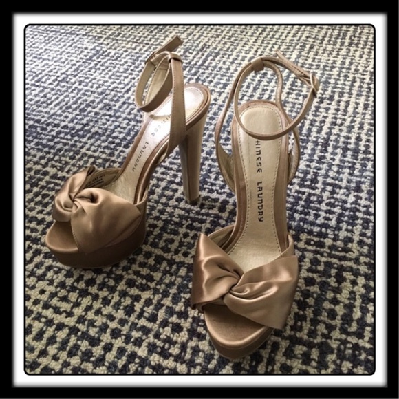 NIB Chinese Laundry Satin Fabric Sandals