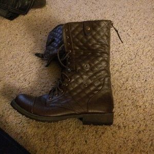 Dark brown lace up furlined boots