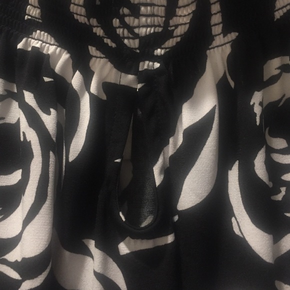 🎉🎁25%off 2+🎁🎉 WHBM Classic top - Picture 3 of 4