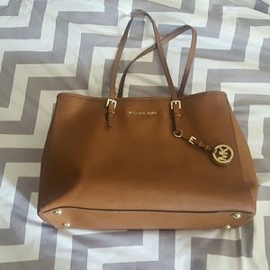 *Re listing* Michael Kors jet set travel tote