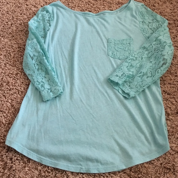 SO lace 3/4 sleeve top