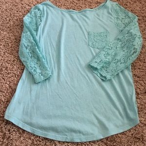 SO lace 3/4 sleeve top
