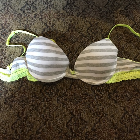 SO tshirt bra