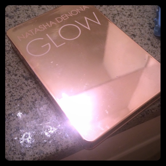 Natasha Denona glow powder