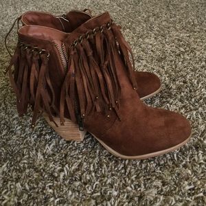 Booties with fringe dark tan