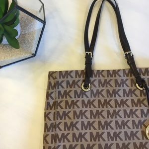 🛍 SOLD 🛍 Michael Kors Signature Tote