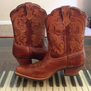 Ariat cowgirl boots