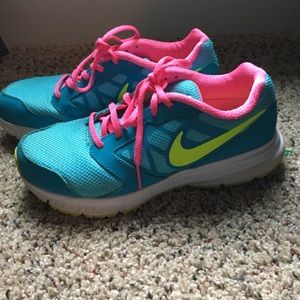 Nike Tennis Shoes