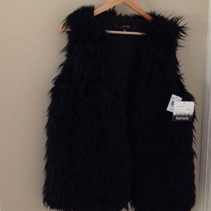 Kenzie black faux fur vest