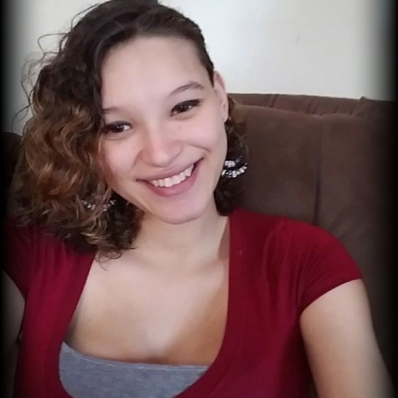 Meet your Posher, Kayla