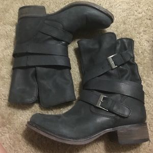 Steve Madden Buckle Mid high boots