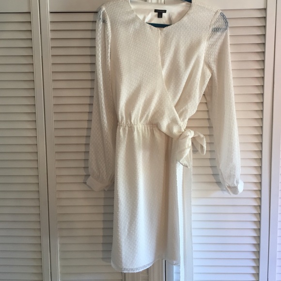 Ann Taylor, size 6 Swiss dot lace wrap dress