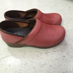 Sanita clogs/work shoes,  size 8.  Salmon color.